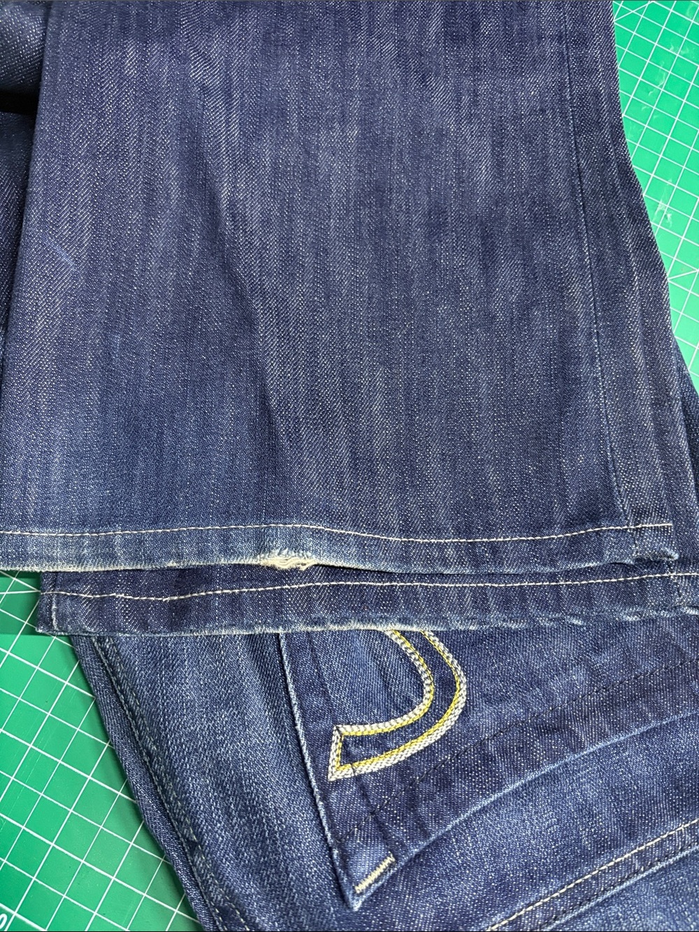 Rock & Republic Blue Denim Jeans with Gold Back Pocket Stitching - Picture 8 of 8